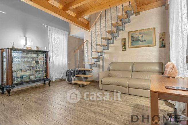 Appartamento in residenziale in Via Rugacesio 3
