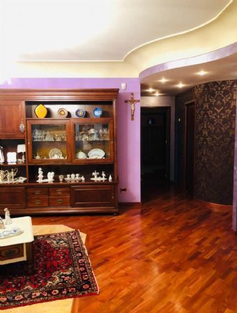 Casa indipendente in residenziale in 