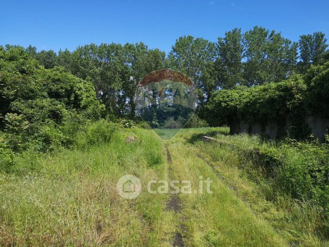 Terreno edificabile in residenziale in Viale Caduti Garbagnatesi