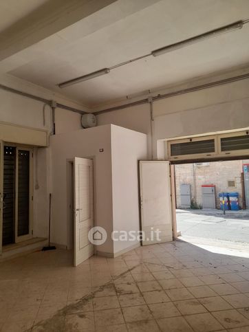 Negozio/locale commerciale in commerciale in Via Foggia 110