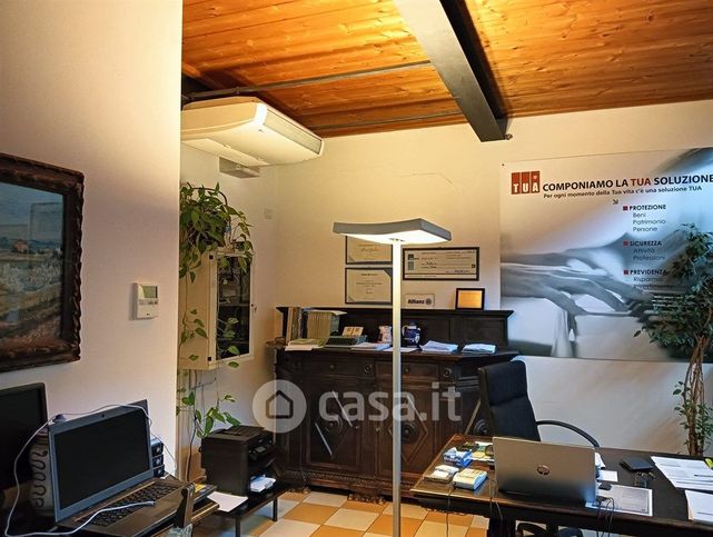 Ufficio in commerciale in 