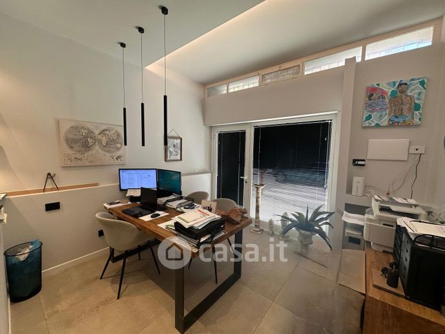 Ufficio in commerciale in Via Vincenzo Fascie