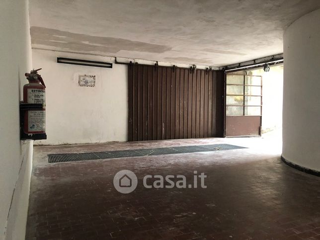 Box/posto auto in residenziale in Via Adda 7