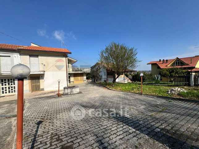 Casa bi/trifamiliare in residenziale in Contrada Madonna del Carmine 93