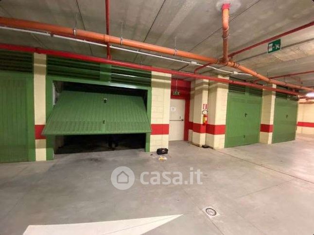 Garage/posto auto in residenziale in Viale Monte Grappa