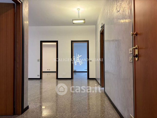 Ufficio in commerciale in Via Gian Matteo Giberti