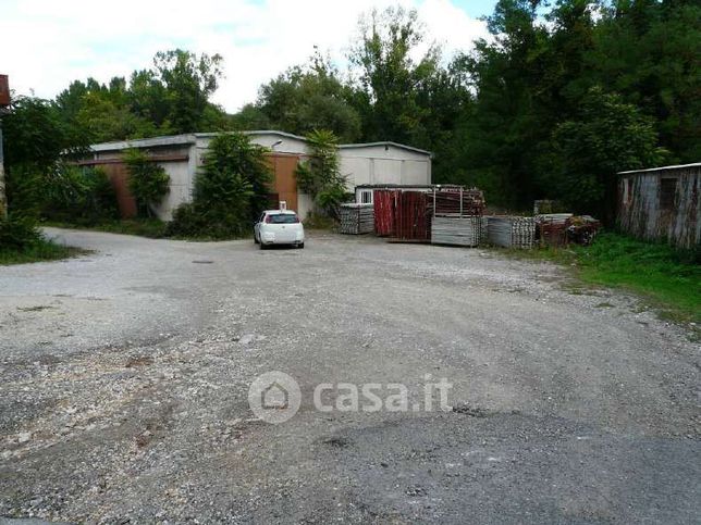 Capannone in commerciale in Via della Lisciata