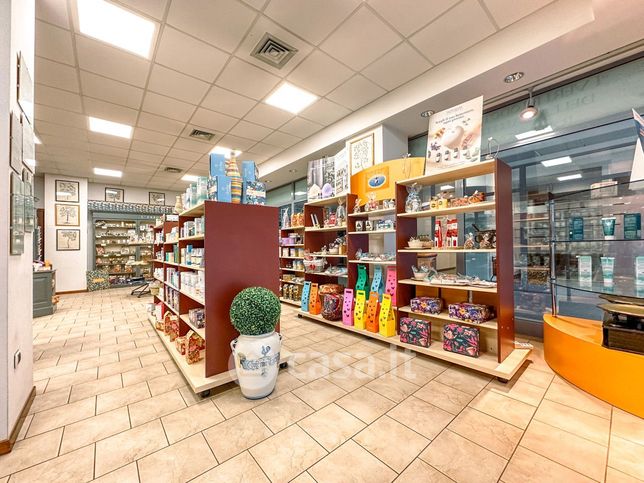 Attivitã /licenza (con o senza mura) in commerciale in Via Circonvallazione