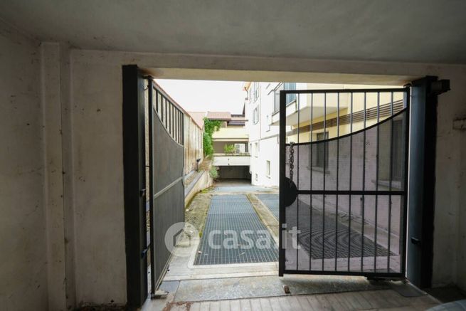 Box/posto auto in residenziale in Via Dante Alighieri 6