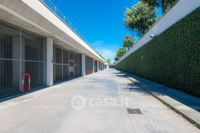 Garage/posto auto in residenziale in Viale del Marinaio 60