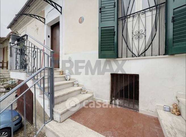 Casa bi/trifamiliare in residenziale in Via del Calvario 10