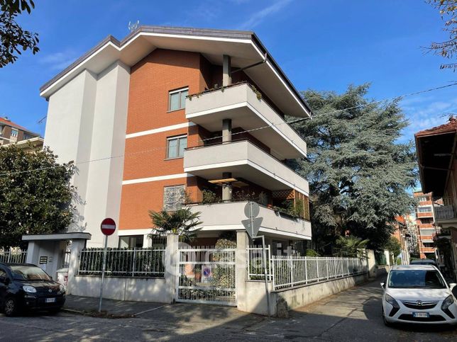 Appartamento in residenziale in Via Arturo Bendini 5