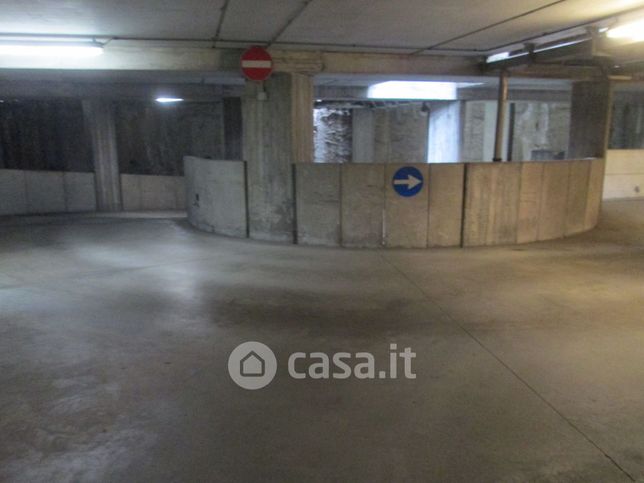 Garage/posto auto in residenziale in Via Pavia 9