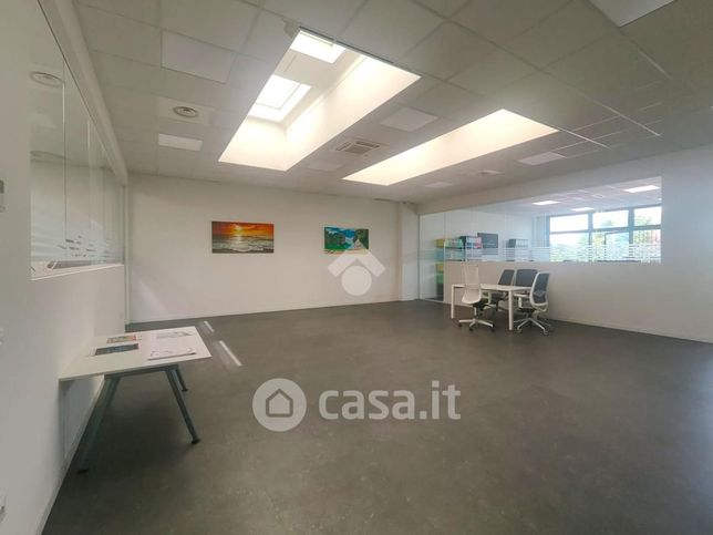 Ufficio in commerciale in Via Longare 3