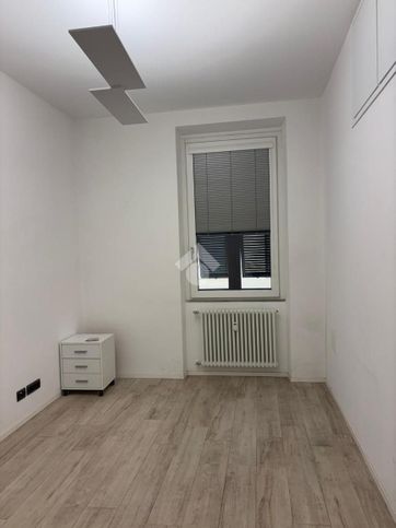 Ufficio in commerciale in Via Bonifacio 1