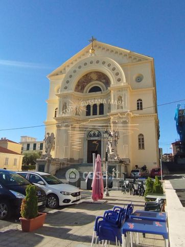 Negozio/locale commerciale in commerciale in Via Circonvallazione