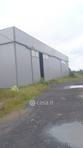 Capannone in commerciale in Via Nocilla