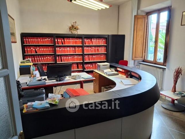 Ufficio in commerciale in Via Mario Canavari 12