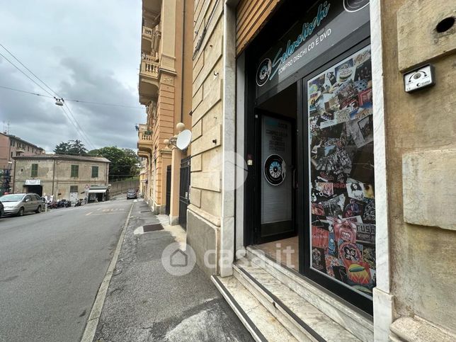 Capannone in commerciale in Via San Tomaso d'Aquino