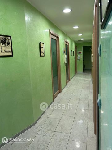 Ufficio in commerciale in 