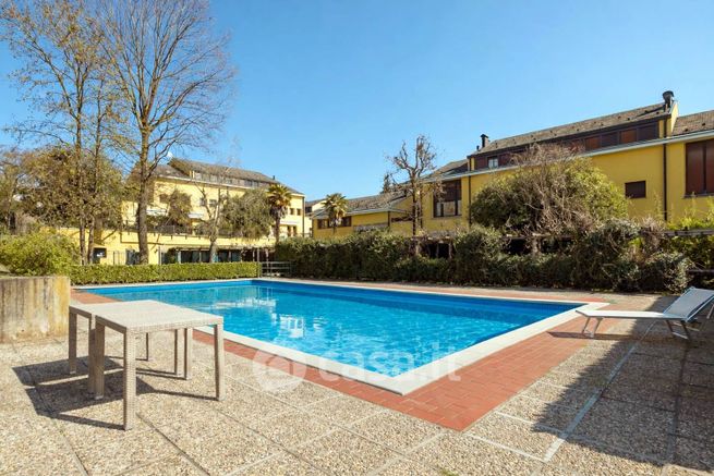 Appartamento in residenziale in Via Ugo Foscolo 12