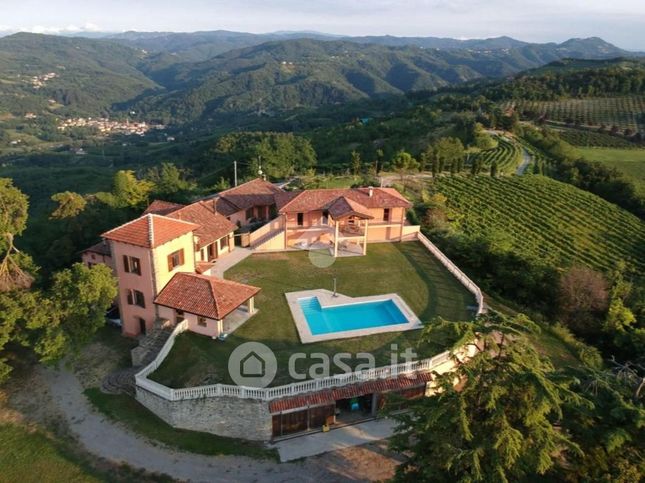 Casa indipendente in residenziale in 