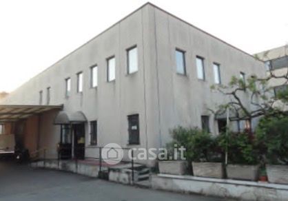 Capannone in commerciale in Strada Statale 35 dei Giovi