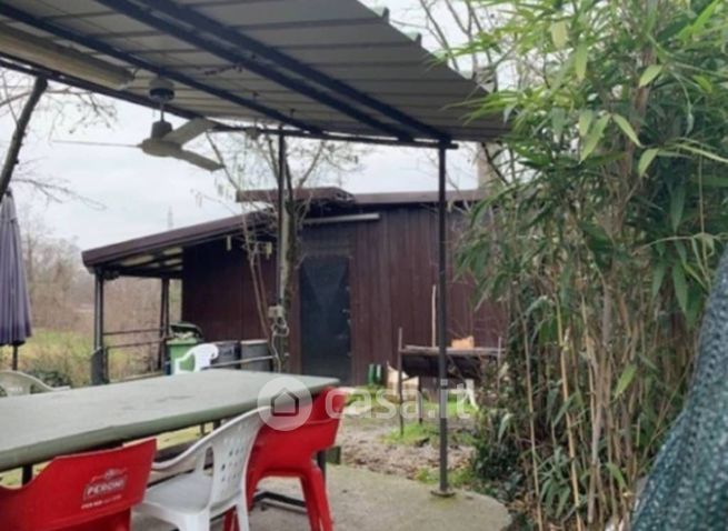 Capannone in commerciale in SP14