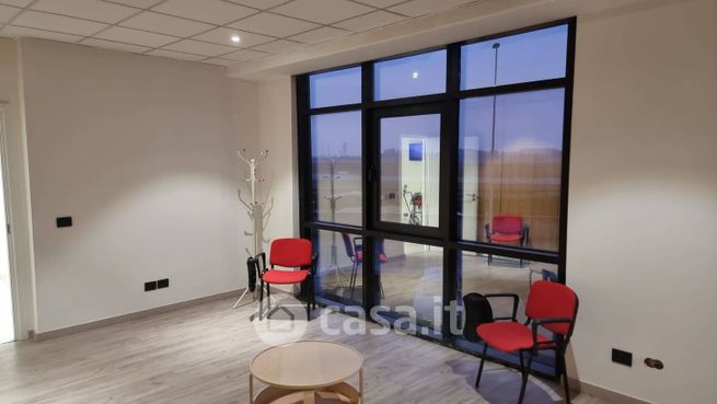 Ufficio in commerciale in Via Roma