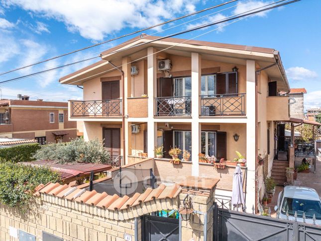 Casa bi/trifamiliare in residenziale in Via Fiordimonte