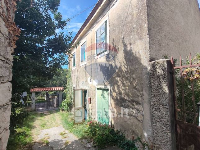 Casa indipendente in residenziale in Strada per Longera 259