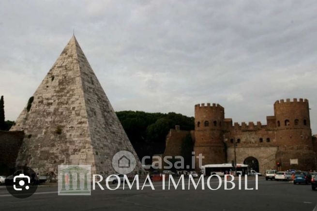 Attivitã /licenza (con o senza mura) in commerciale in Via Orazio Antinori