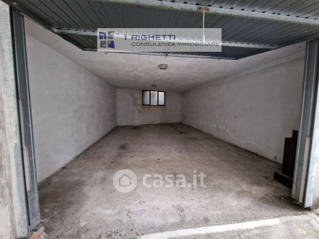 Garage/posto auto in residenziale in Via Roma