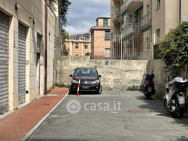 Garage/posto auto in residenziale in Via Caprera