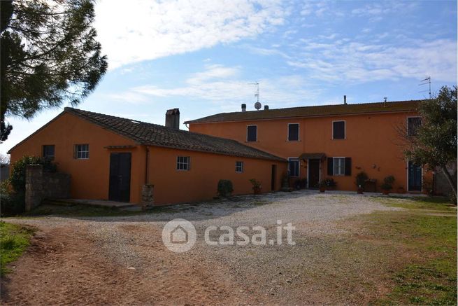 Negozio/locale commerciale in commerciale in campagna circostante