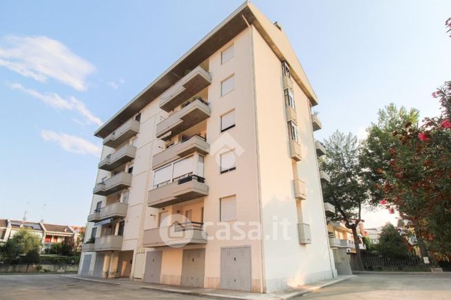 Appartamento in residenziale in Via Ciro Menotti 8