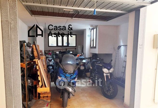 Garage/posto auto in residenziale in Via Alvata 112