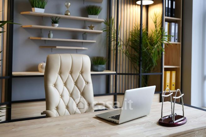 Ufficio in commerciale in Via Tirana