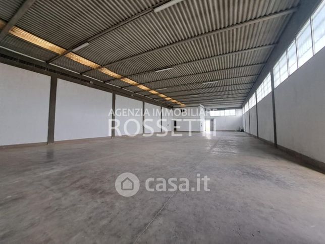 Capannone in commerciale in Via Giacomo Matteotti