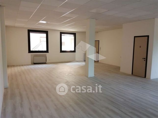 Ufficio in commerciale in Viale Isonzo 72