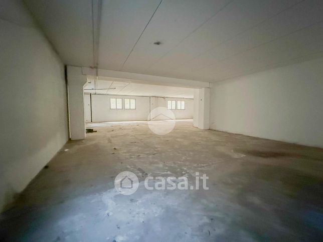 Capannone in commerciale in Via Ninola