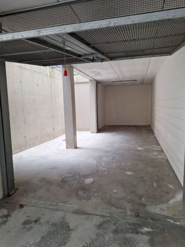 Box/posto auto in residenziale in Via Roma 80