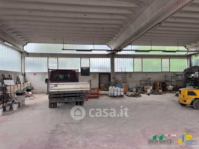 Capannone in commerciale in Via Romanina