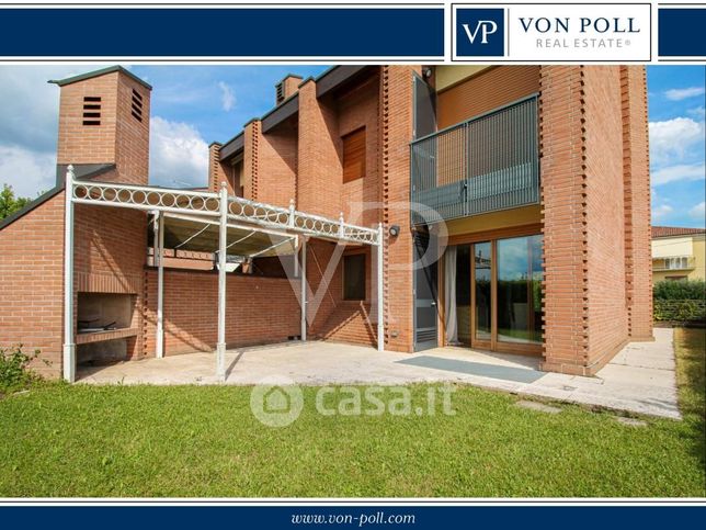Villetta a schiera in residenziale in Strada del Megiaro
