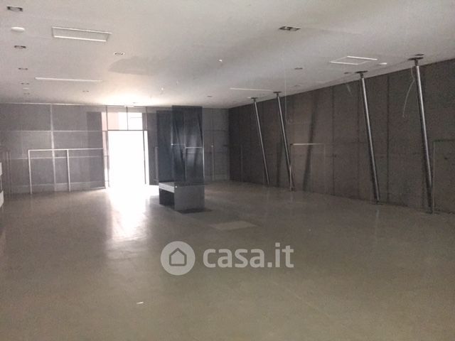 Capannone in commerciale in Viale della Mercanzia