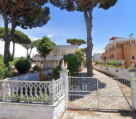 Villa in residenziale in Via degli Olmi