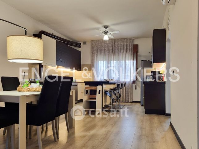 Casa bi/trifamiliare in residenziale in