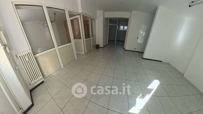 Ufficio in commerciale in 