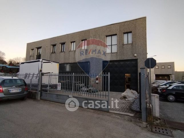 Capannone in commerciale in Via Don Luigi Sturzo 7