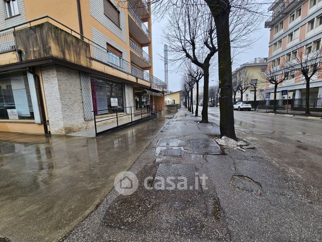 Ufficio in commerciale in Via Feltre 106